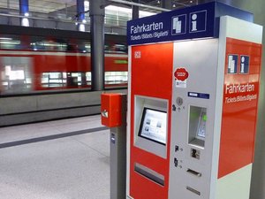 Tickets der S-Bahn Bodensee am Fahrkartenautomat der Deutsche Bahn